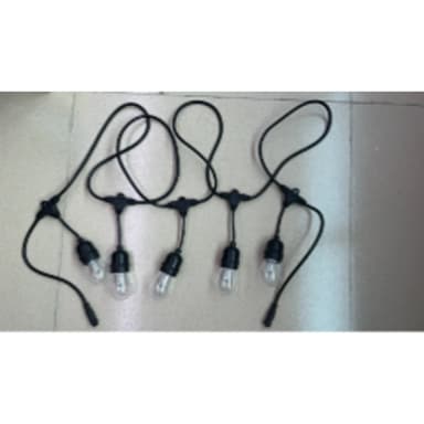 Outdoor string light strand with sealed connectors